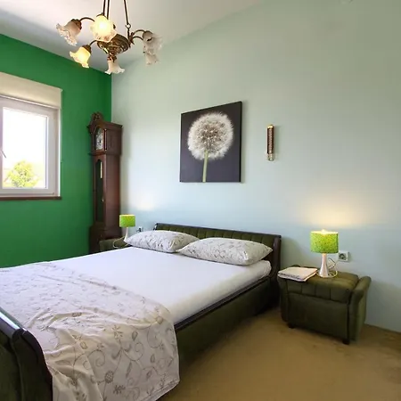 Lovely Pjacal Ii With Pool In Apartment Pula