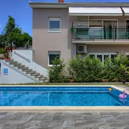 Apartment Lovely Pjacal Ii With Pool In
