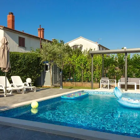 Lovely Pjacal Ii With Pool In Apartmán Pula