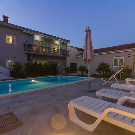 Apartmán Lovely Pjacal Ii With Pool In