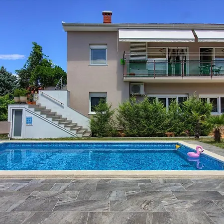 Apartmán Lovely Pjacal Ii With Pool In Pula