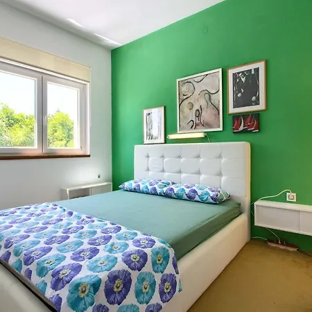 Lovely Pjacal Ii With Pool In * بولا