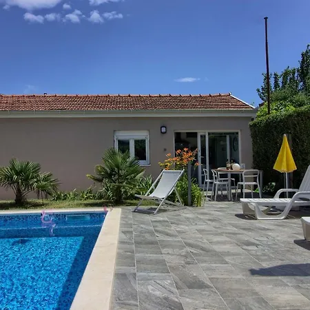 Lovely Pjacal Ii With Pool In * بولا