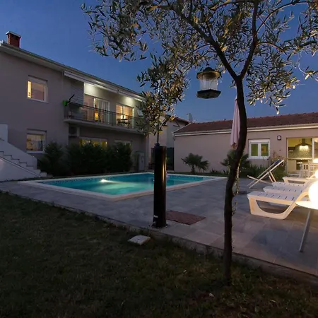 Lovely Pjacal Ii With Pool In شقة